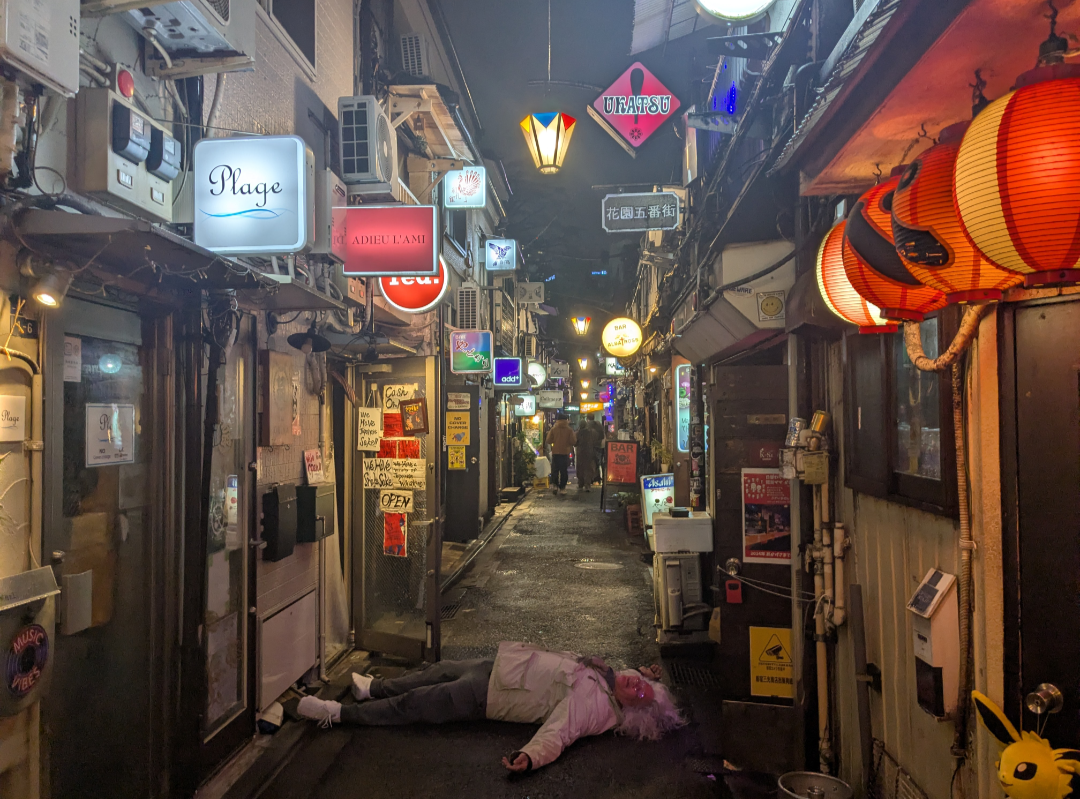 ‘Lying Low’ #27 | Shinjuku Golden Gai (新宿ゴールデン街) | Tokyo