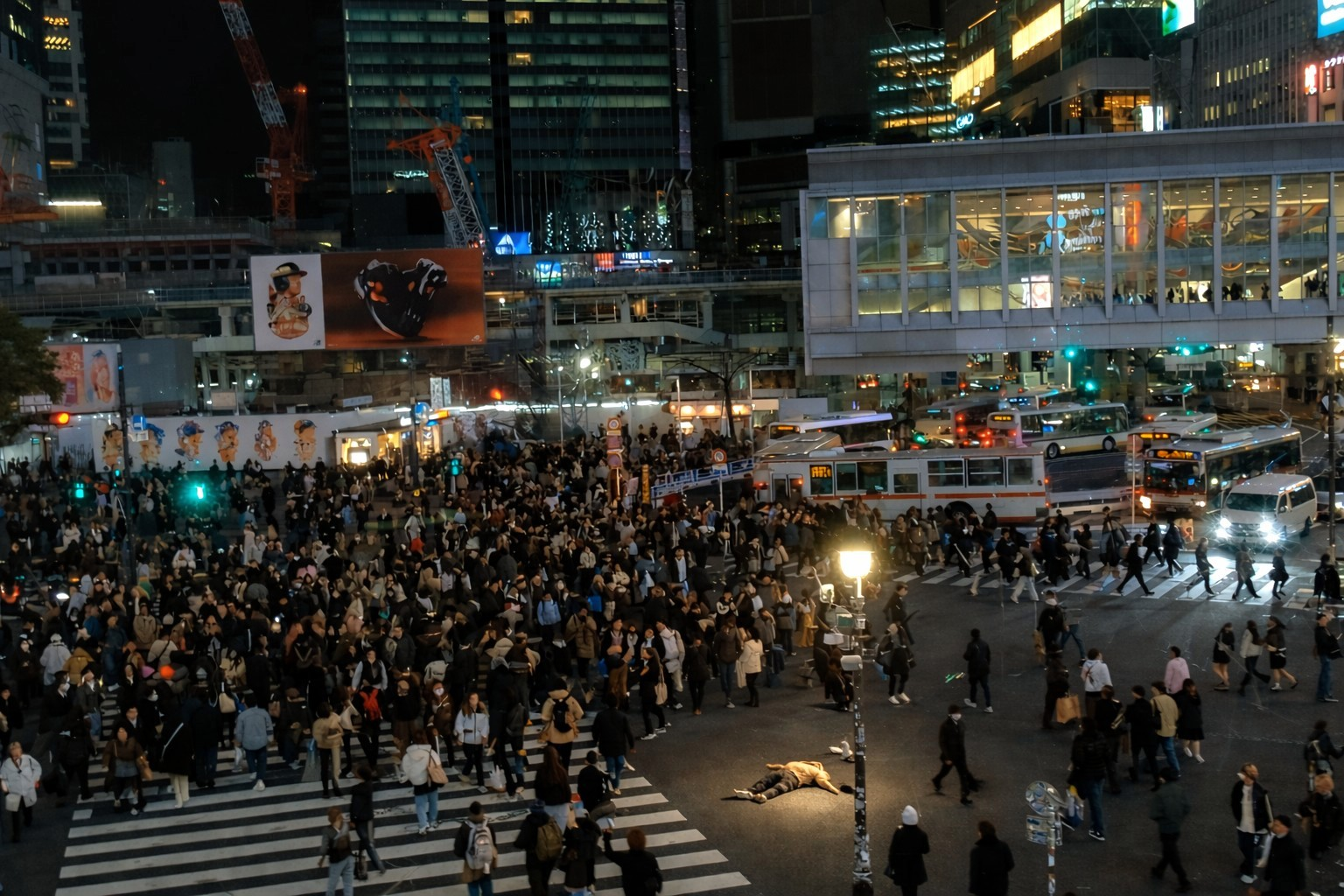 ‘Lying Low’, 336, 渋谷スクランブル交差点 Shibuya Crossing | Tokyo